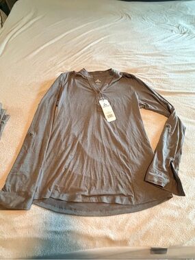 Ascend Tech Henley in Smoked Pearl- Medium NWT